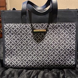 Tommy Hilfiger Mid-Size Navy Blue Purse Shoulder Bag Luxury